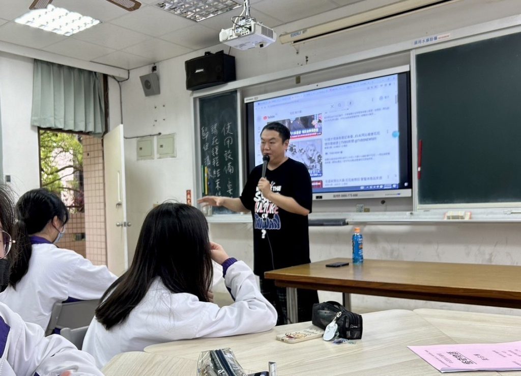 明德高中「怪奇物語」邀請觀墓奇人《看你老墓》現身說法