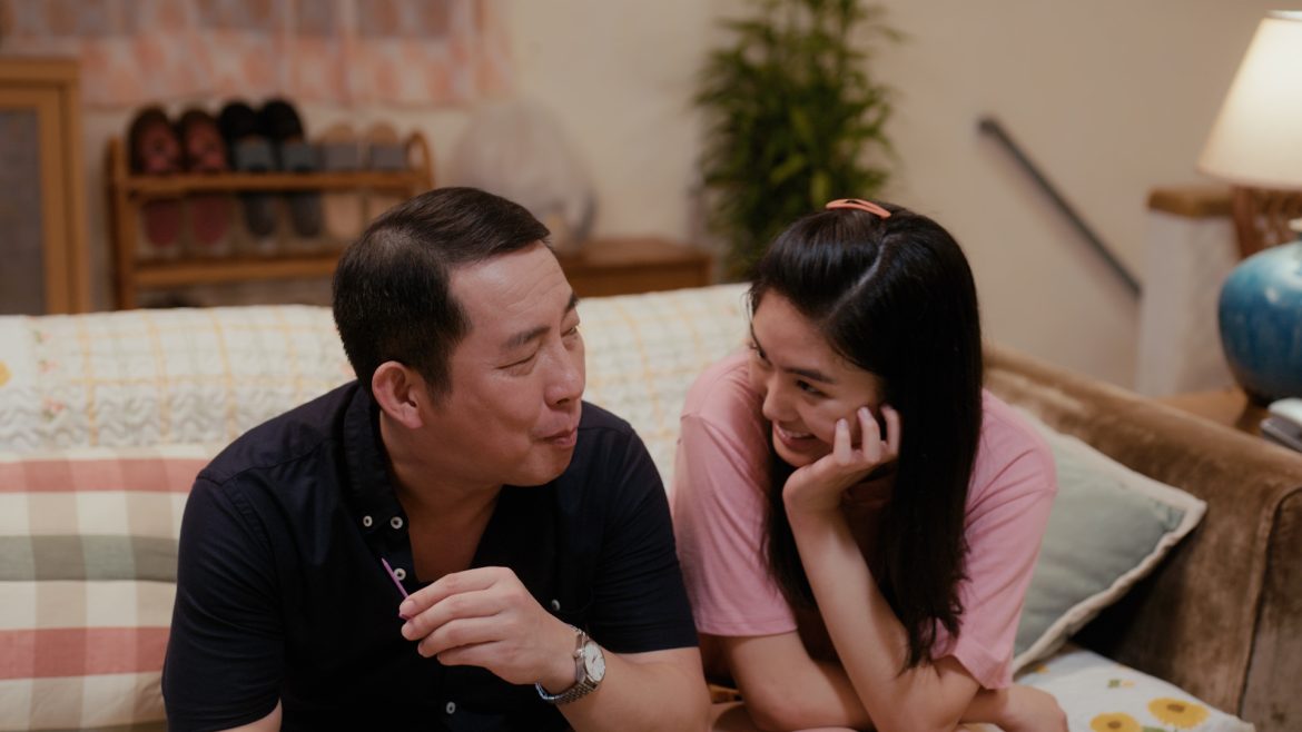 屈中恆、雷嘉汭共組父女檔