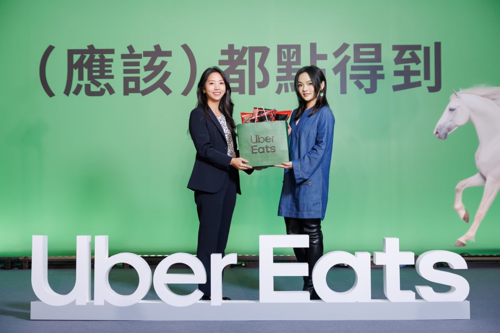 2. Uber Eats %E4%BE%86%E5%8F%B0%E5%85%AB%E9%80%B1%E5%B9%B4%EF%BC%8C%E6%8F%AD%E9%9C%B2 2024 %E5%B9%B4%E6%B6%88%E8%B2%BB%E8%80%85%E8%A8%82%E5%96%AE%E6%95%B8%E6%93%9A%E6%9C%80%E3%80%8CHOT%E3%80%8D%E8%A7%80%E5%AF%9F%EF%BC%8C%E4%B9%9F%E5%AE%A3%E5%B8%83%E9%87%91%E6%9B%B2%E6%AD%8C%E5%90%8E LaLa %E5%BE%90%E4%BD%B3%E7%91%A9%E7%82%BA%E6%9C%80%E6%96%B0%E3%80%8CUber Eats %EF%BC%88%E6%87%89%E8%A9%B2%EF%BC%89%E9%83%BD%E9%BB%9E%E5%BE%97%E5%88%B0%E3%80%8D%E5%93%81%E7%89%8C%E4%BB%A3%E8%A8%80%E4%BA%BA%E3%80%82%EF%BC%88Uber Eats %E6%8F%90%E4%BE%9B%EF%BC%89