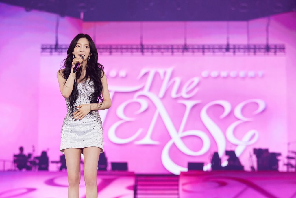 韓流天后TAEYEON 也在3月16日 帶著全新巡演《TAEYEON CONCERT – The TENSE》強勢登上台北大巨蛋，成為首位在該場地開唱的韓星，吸引3.5萬名粉絲到場朝聖。TAEYEON 以一襲金色及膝禮服 現身，氣勢滿滿演唱開場曲〈Fabulous〉，現場燈海與粉絲尖叫聲震撼巨蛋，全場氣氛沸騰。