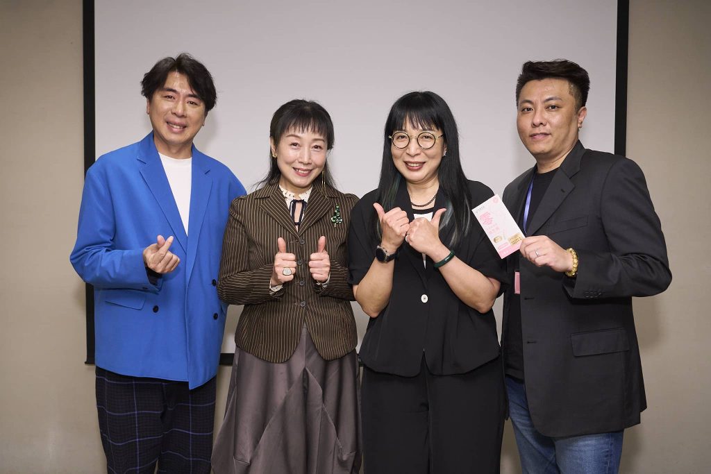 藝人梁赫群(左ㄧ)、方岑(左二)現身記者會場,分享生活中看不見的重金屬風險及生活經驗。(圖/生泉生技提供)