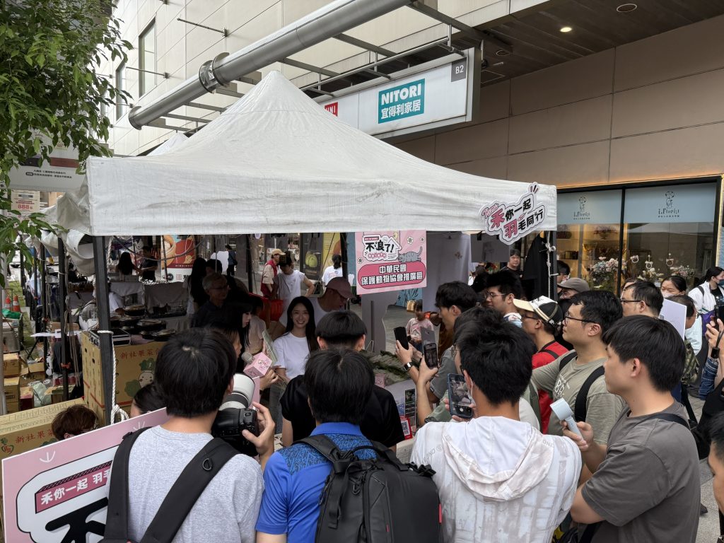 代言人禾羽與民眾互動。（圖／金盤子娛樂提供）
