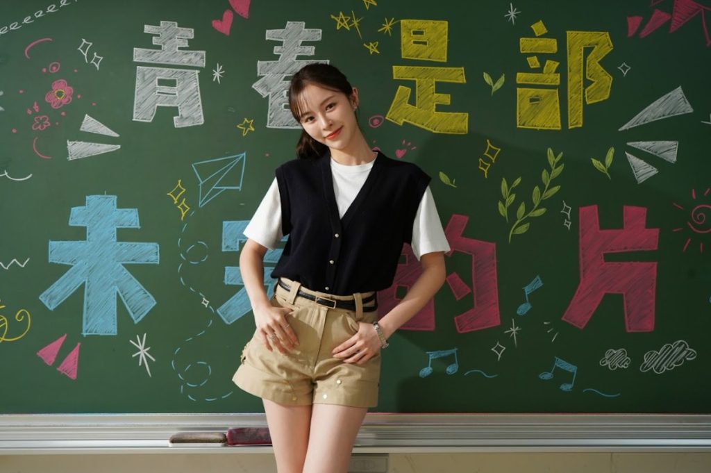 ELKIE 莊錠欣為了這首全新單曲,走遍各大校園,訪問超過200名學生的心聲。(圖/KEYMAXii 提供)