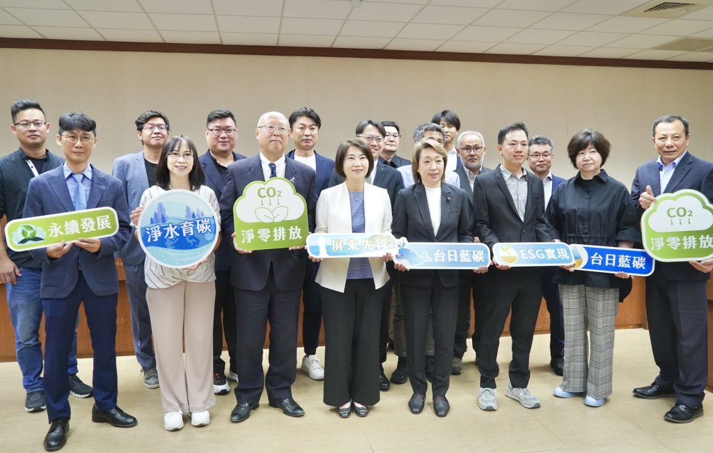 圖:屏東縣長周春米(左)與日本參議員橋本聖子(右)會見合影。(圖/屏東縣政府提供)