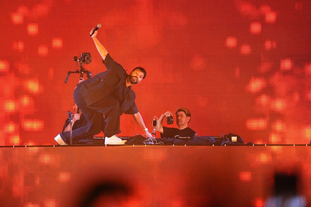 %E7%99%BE%E5%A4%A7DJ%E5%B7%A8%E6%98%9FR3HAB%E5%9C%A8S2O Taiwan%E5%A3%93%E8%BB%B8%E7%99%BB%E5%A0%B4%EF%BC%8C%E4%B8%8D%E6%96%B7%E5%B8%B6%E5%8B%95%E5%85%A8%E5%A0%B4%E6%B0%A3%E6%B0%9B%EF%BC%8CHIGH%E5%88%B0%E6%9C%80%E9%AB%98%E9%BB%9E%E3%80%82%EF%BC%88%E5%9C%96%EF%BC%8FBlowin in the Wind%E5%A4%A7%E9%A2%A8%E5%90%B9%E6%8F%90%E4%BE%9B%EF%BC%89%EF%BC%88%E5%9C%96%EF%BC%8FBlowin in the Wind%E5%A4%A7%E9%A2%A8%E5%90%B9%E6%8F%90%E4%BE%9B%EF%BC%89