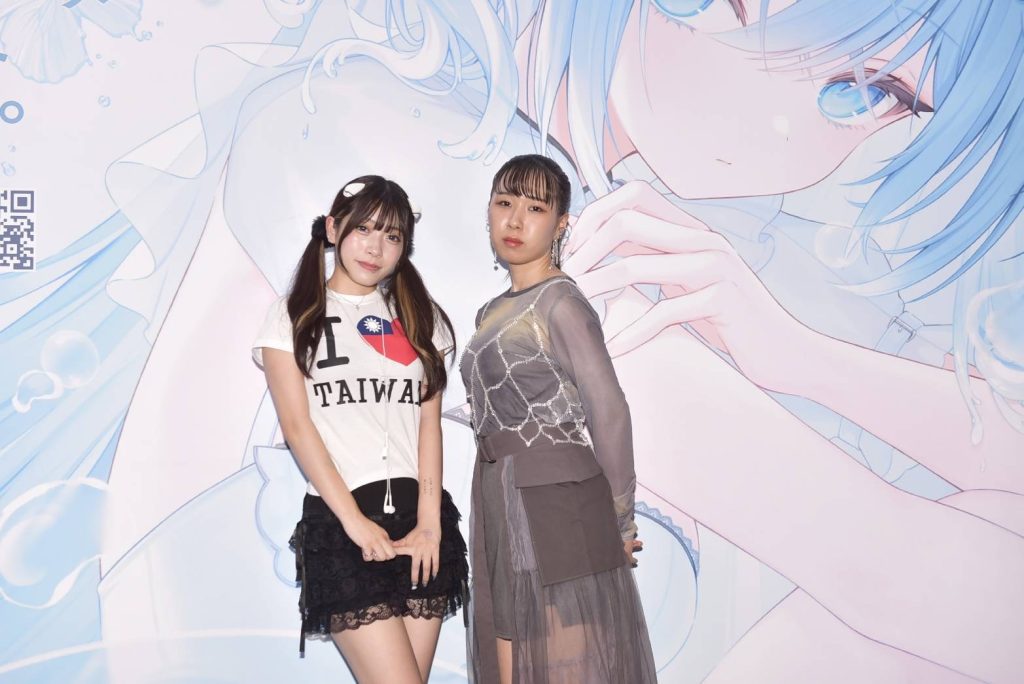 （由左至右）三野宮玲、彩莉 Ayari來台出席漫博25活動。（圖／漫博日本館提供）