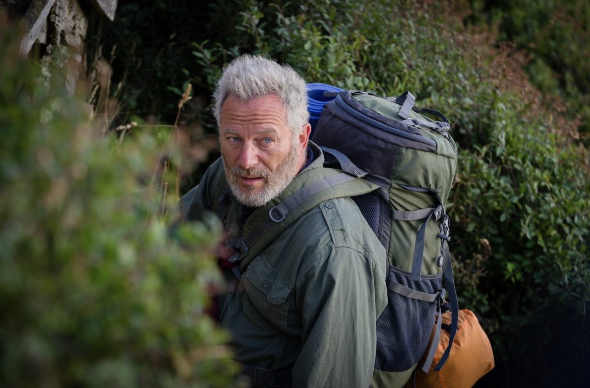 圖：【鹽路上有你】劇照 傑森艾塞克為了精確 ... 身體變化，花費大量時間跟本尊討論動作 （采昌國際多媒體）提供