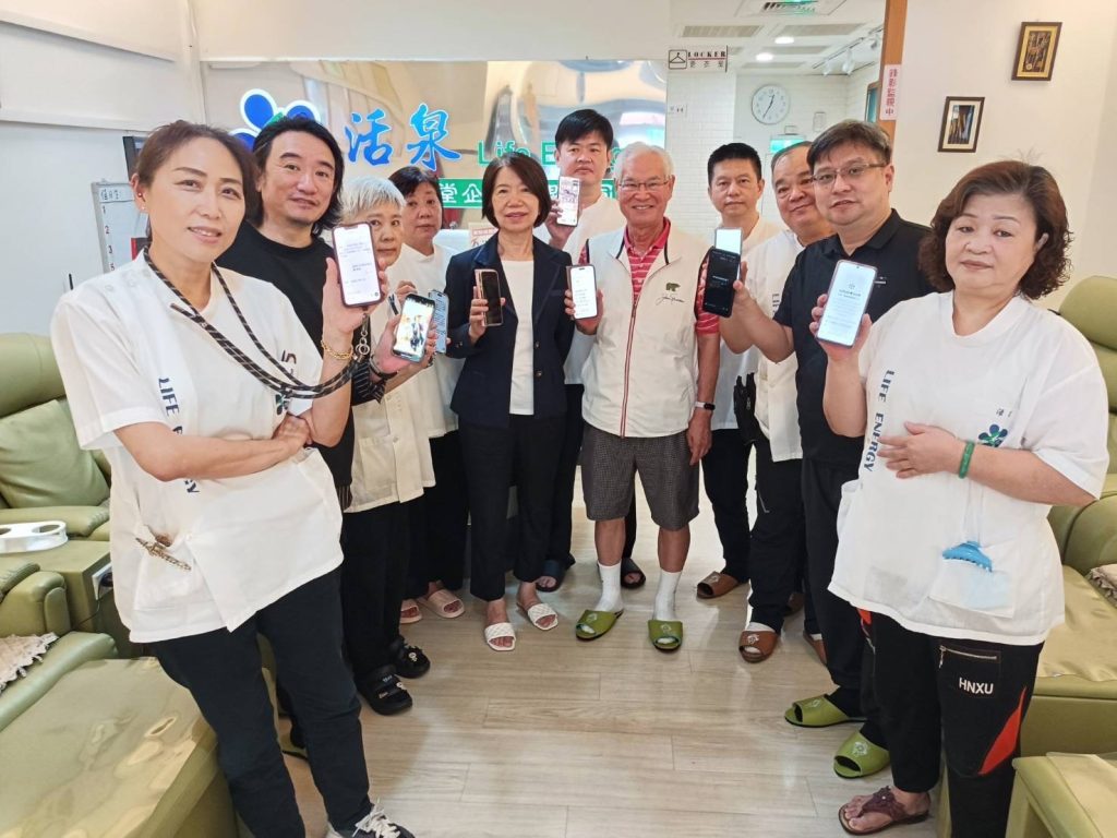 圖：陳志寬院長親自走訪企業AI數位轉型（照片提供：亞威AI應用教育學院）