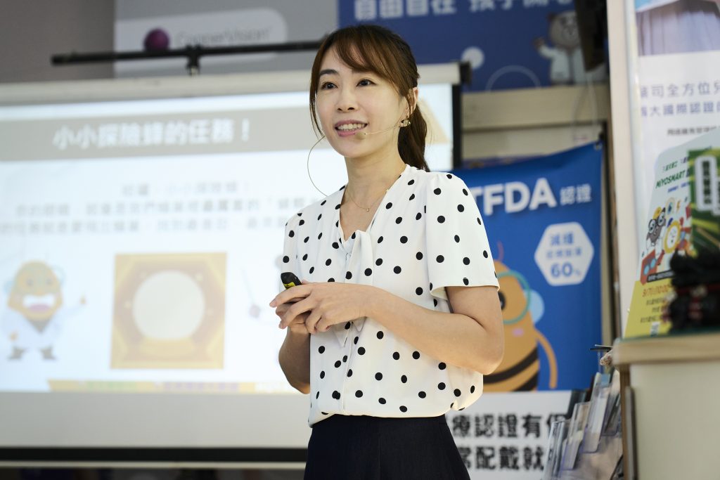 蘆洲諾貝爾眼科院長李怡萱醫師以深入淺出的方式分享HOYA的鏡片原理，讓家長與孩子在日常生活中養成正確用眼習慣。