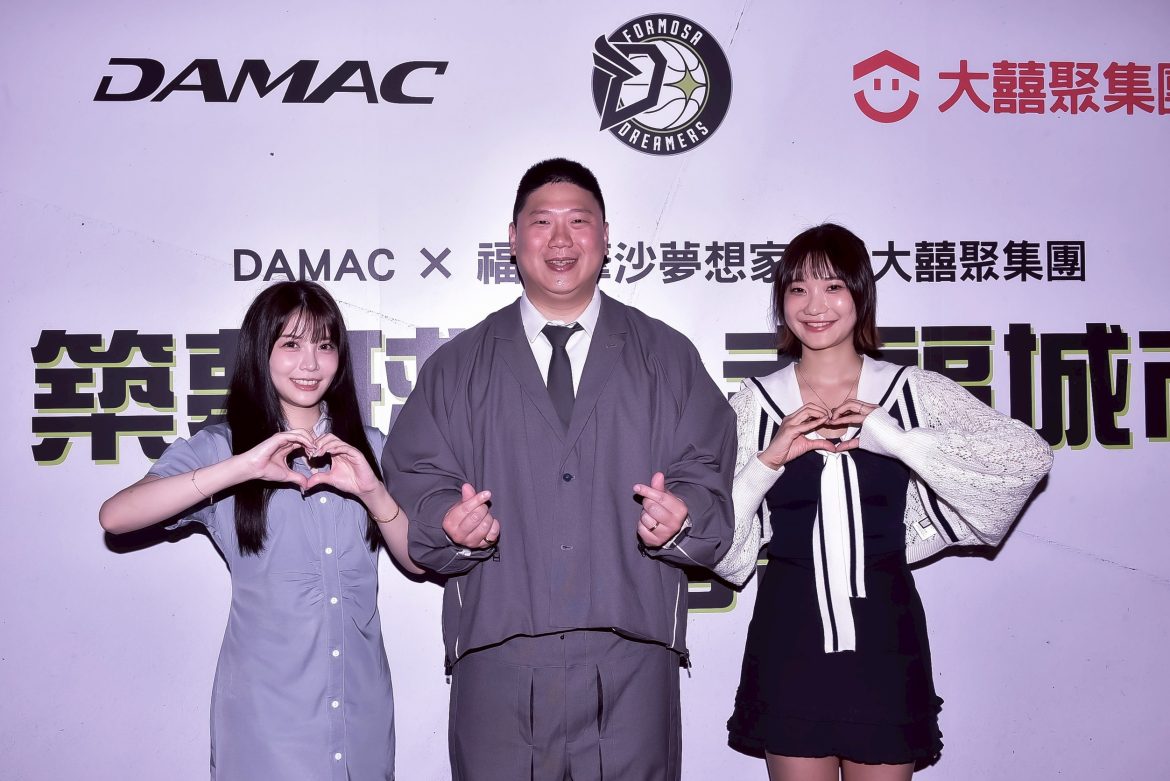 圖：（由左至右）網路名人瑀熙 、TED、愛莉莎莎大方分享理財心得。照片提供：大囍聚