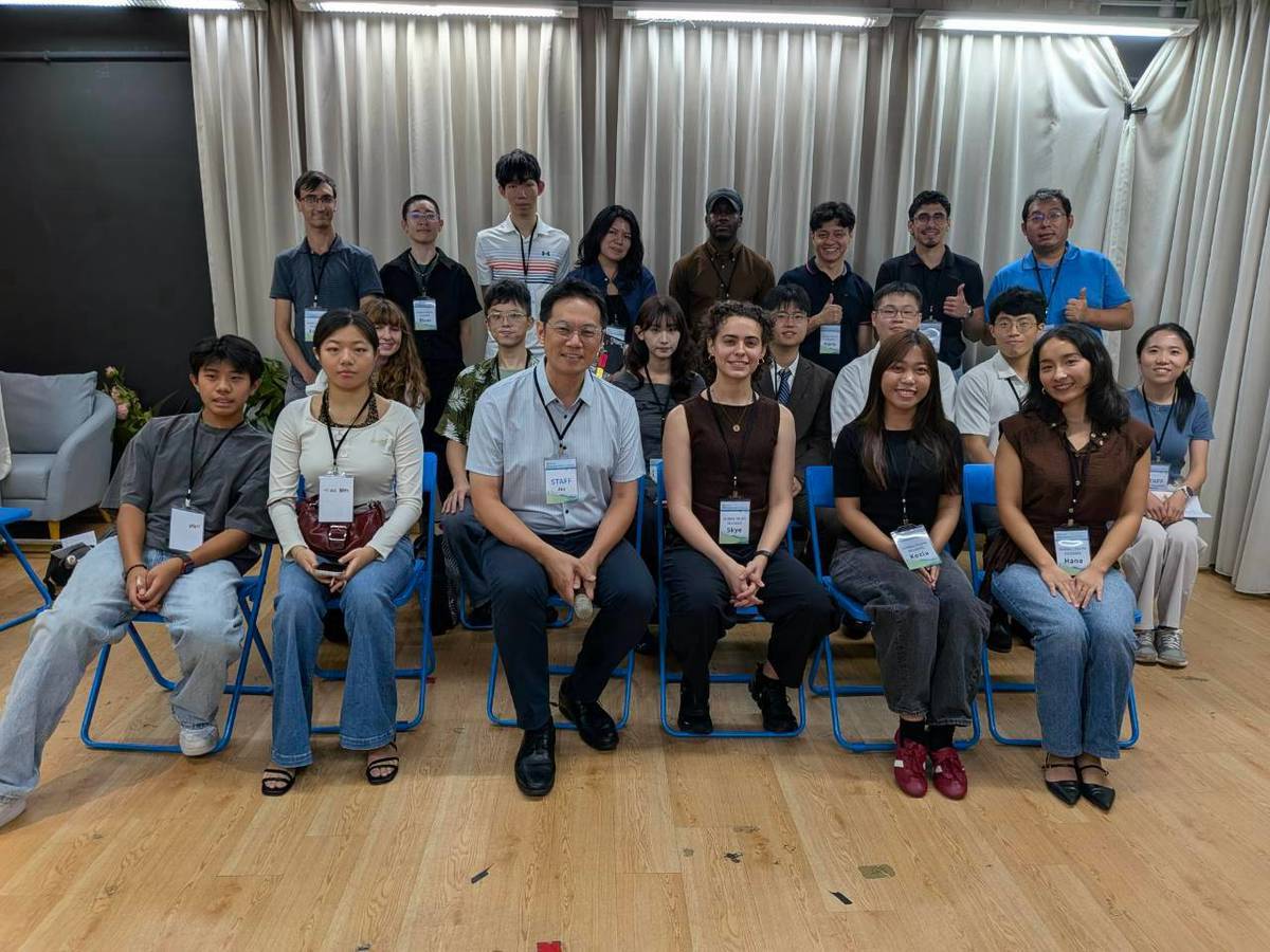 入氣候行動計畫初選入圍團隊與國際學生交流會大合照。圖/新北市環保局提供